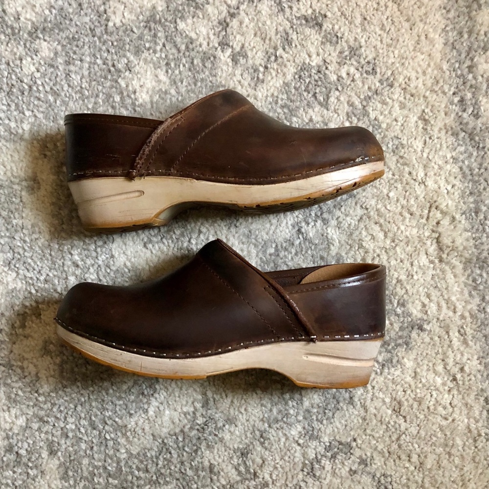 Beautiful brown Dansko clogs